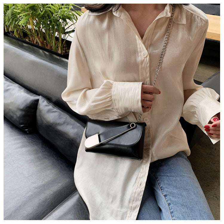 Pin chain shoulder bag Hanzuva