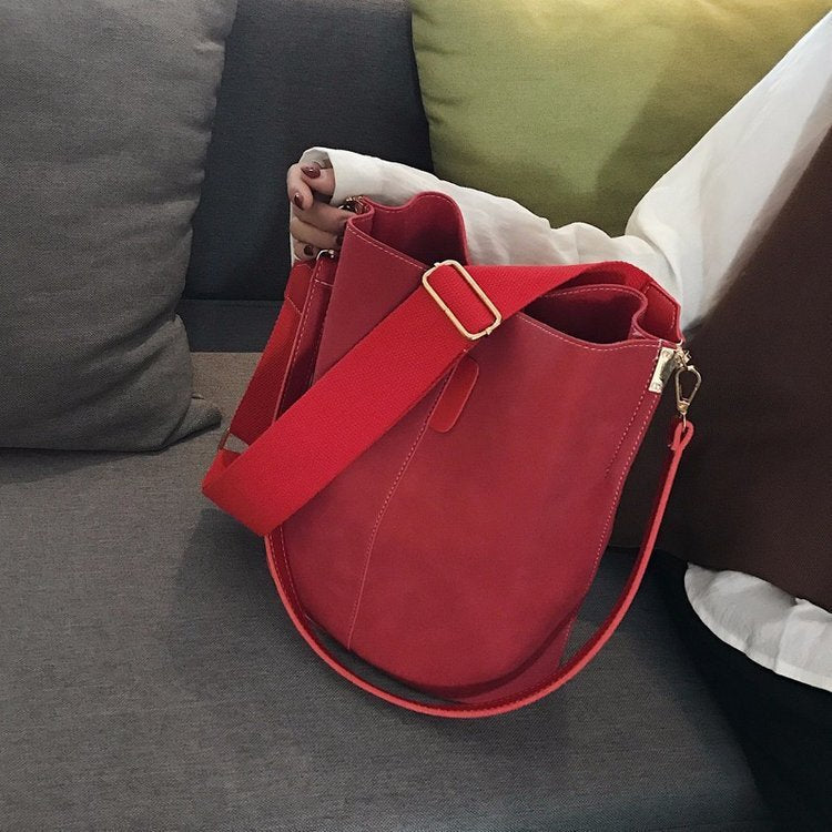 Large-Capacity Textured Bucket Bag Wide Band Shoulder Messenger Bag Hanzuva