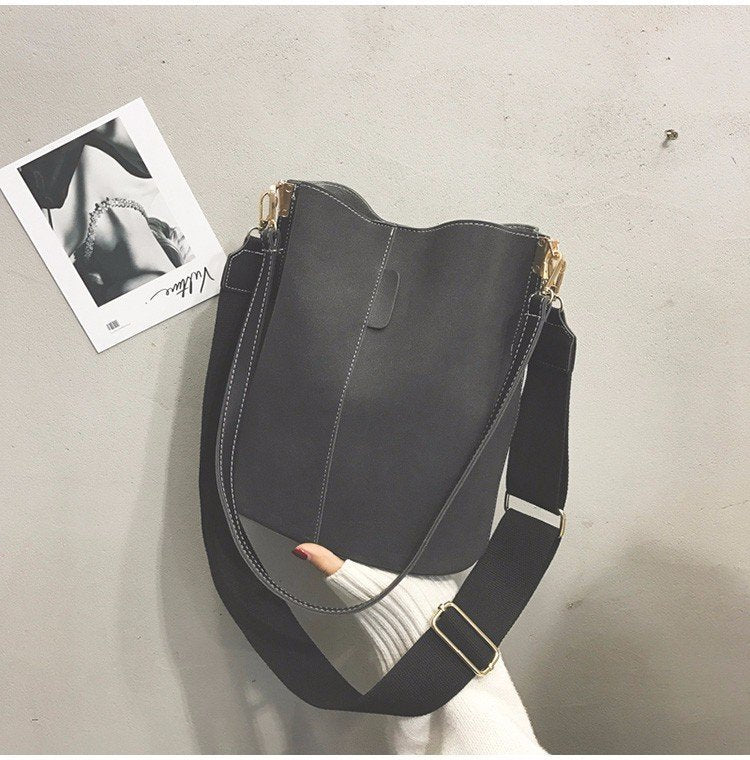 Large-Capacity Textured Bucket Bag Wide Band Shoulder Messenger Bag Hanzuva