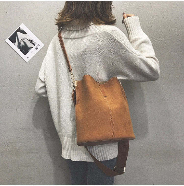 Large-Capacity Textured Bucket Bag Wide Band Shoulder Messenger Bag Hanzuva