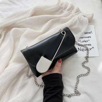 Pin chain shoulder bag Hanzuva