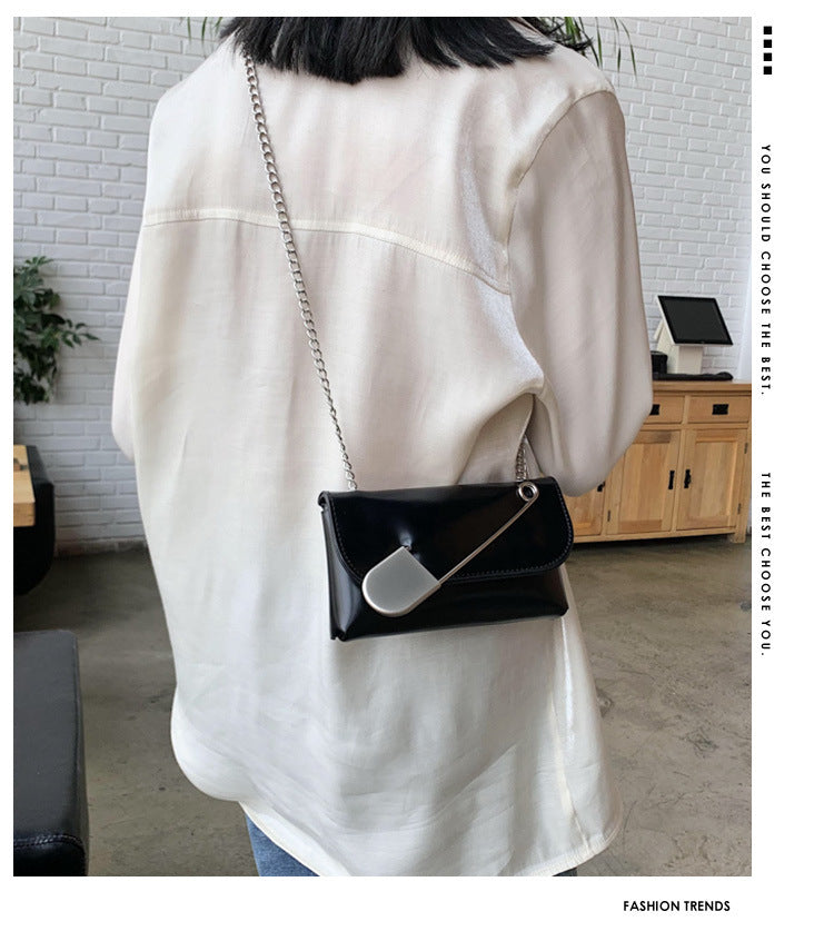 Pin chain shoulder bag Hanzuva