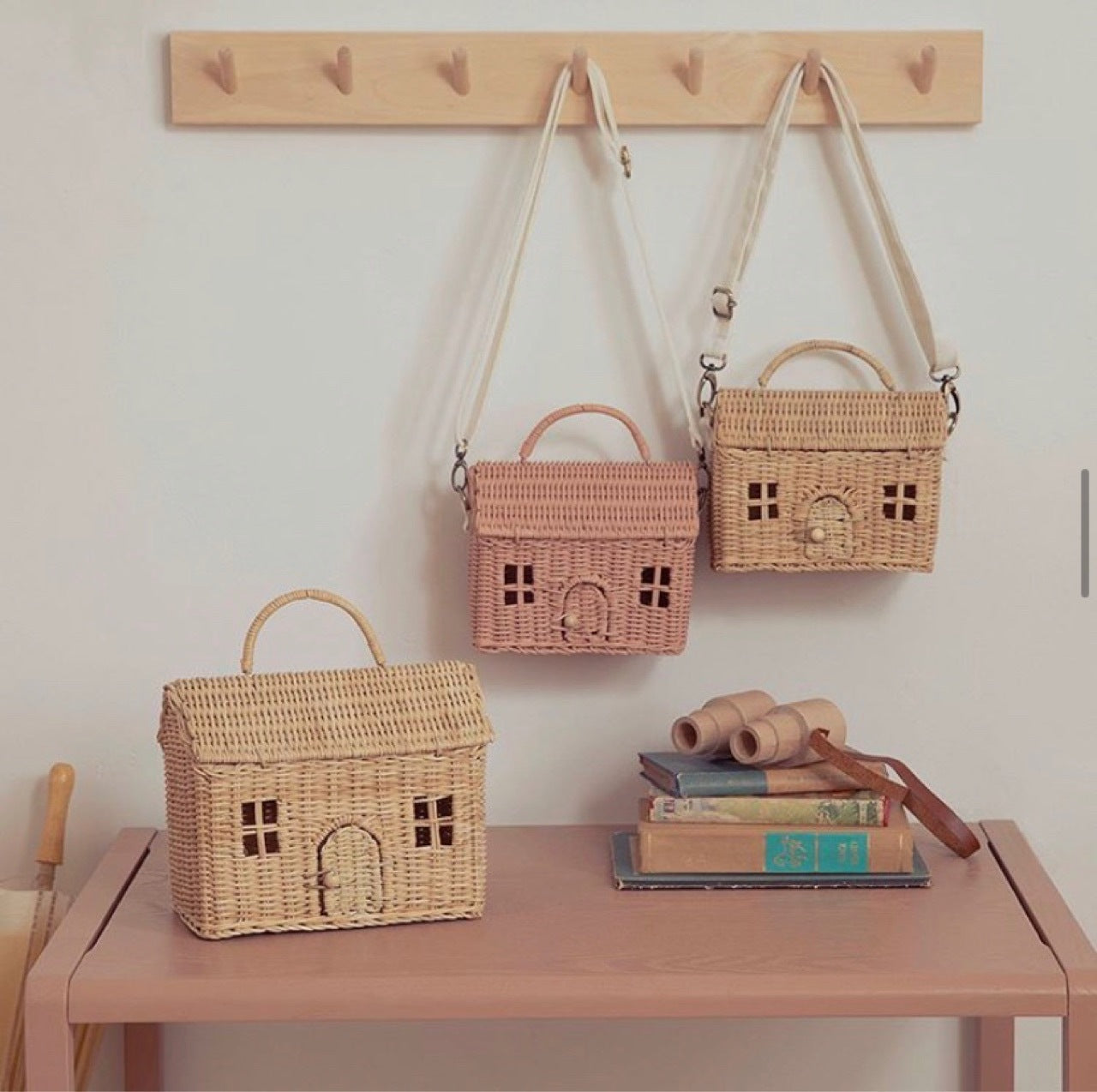 Hand-woven small house messenger bag Hanzuva