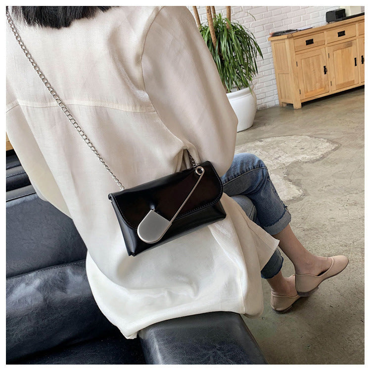 Pin chain shoulder bag Hanzuva