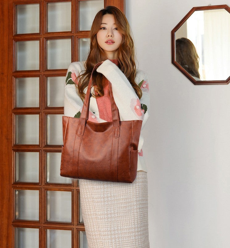 Retro Large Capacity Women's Shoulder Bag