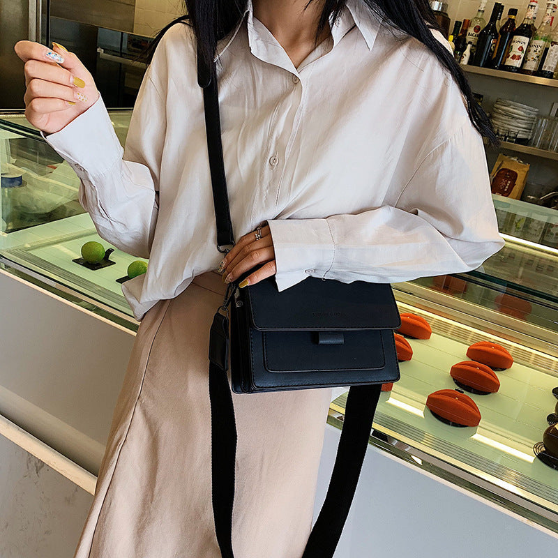 Contrast color small square bag Hanzuva