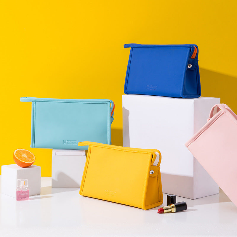 Portable PU cosmetic bag Large capacity triangle bag Hanzuva