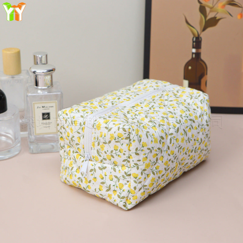 In Stock Wholesale Spring Super Large Capacity Fashion Floral Travel Simple Wash Cosmetic Storage Bag
