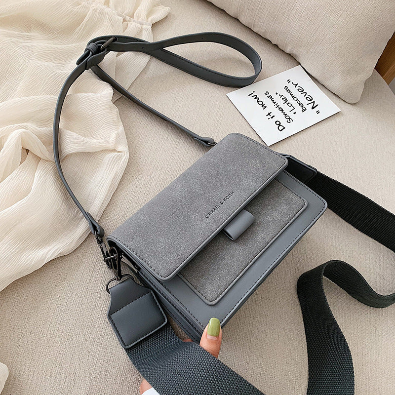 Contrast color small square bag Hanzuva