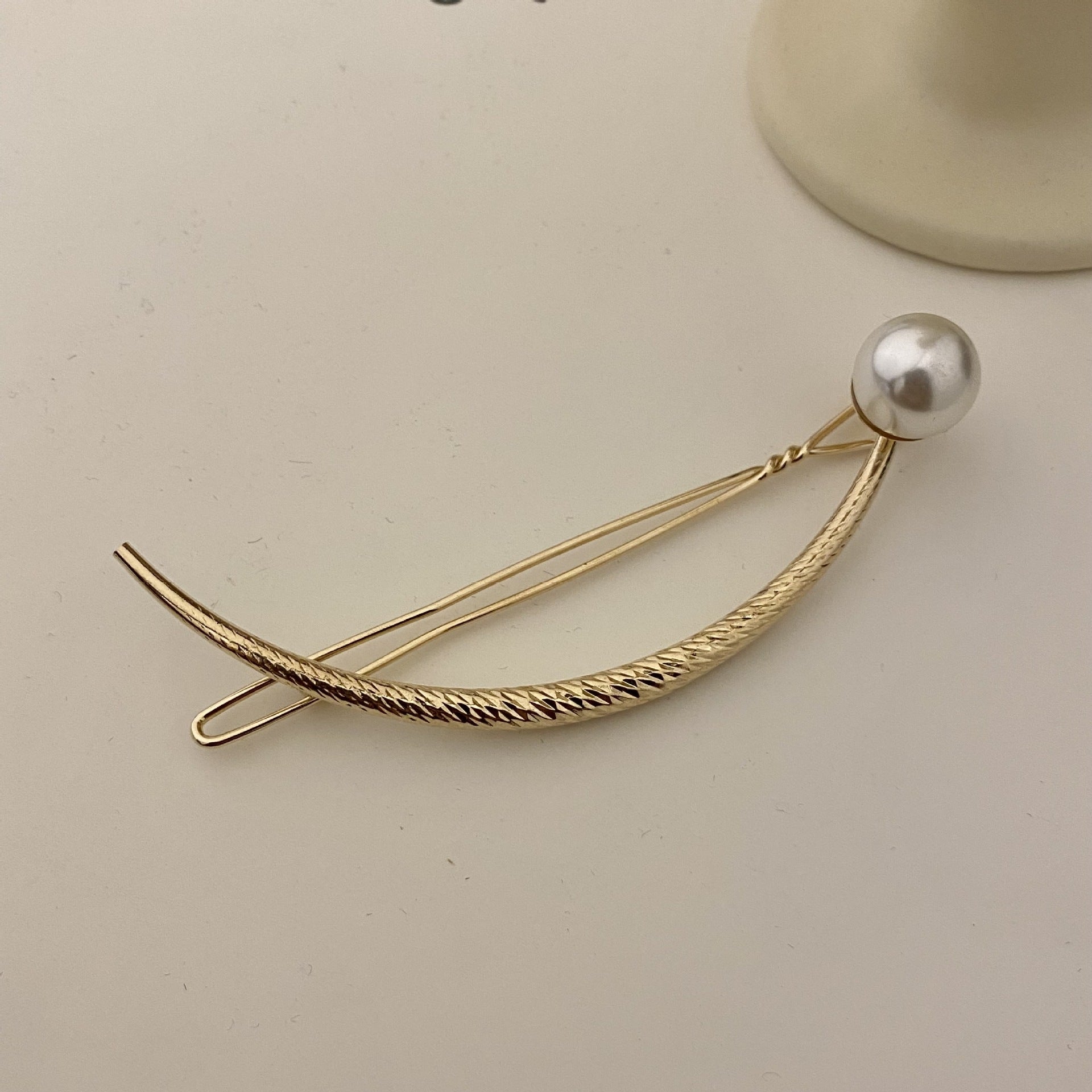 Simple Frog Buckle One Word Clip Back Of Head
