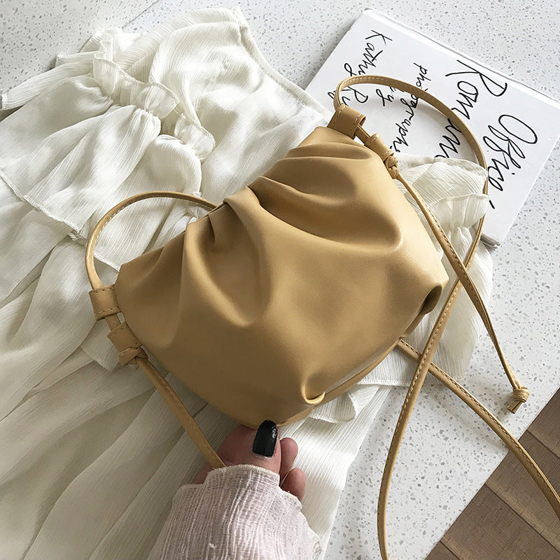Design All-Match Messenger Bag Cloud Bag Hanzuva